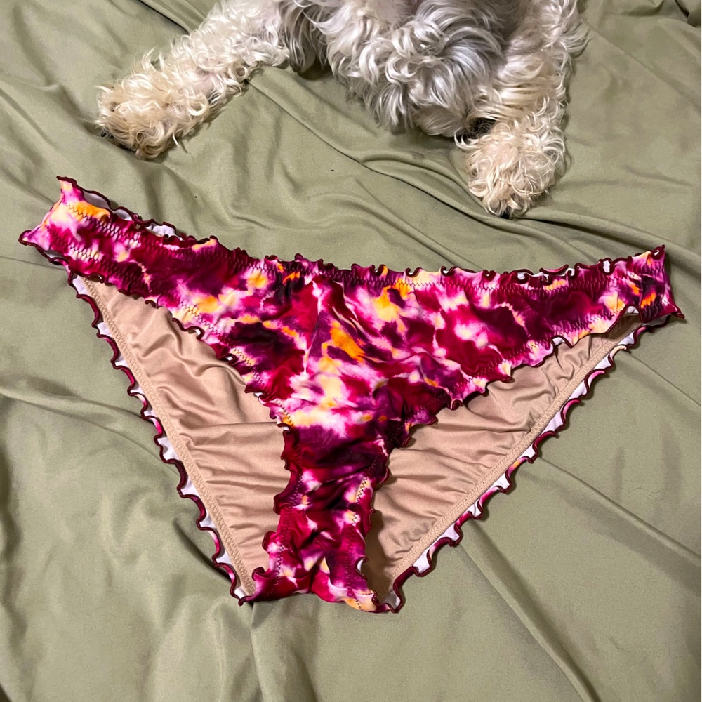 Cheeky ruffled bikini bottoms